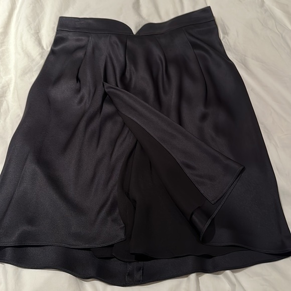 Giorgio Armani black silk flowing skirt. Size 6 - Picture 3 of 8